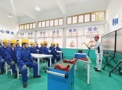 酷！怀化工业中专师生自主“造车”，教学设备研发谱新篇