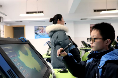 虚拟现实技术 开启教育变革的新篇章——中教启星视角下的教学设备研发