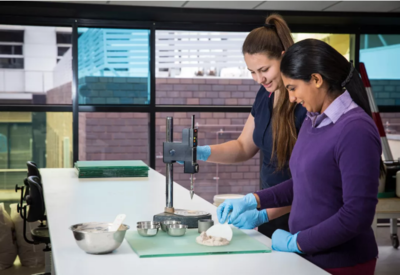 下一秒变身黑科技工程师？迪肯大学教学设备研发助你圆梦